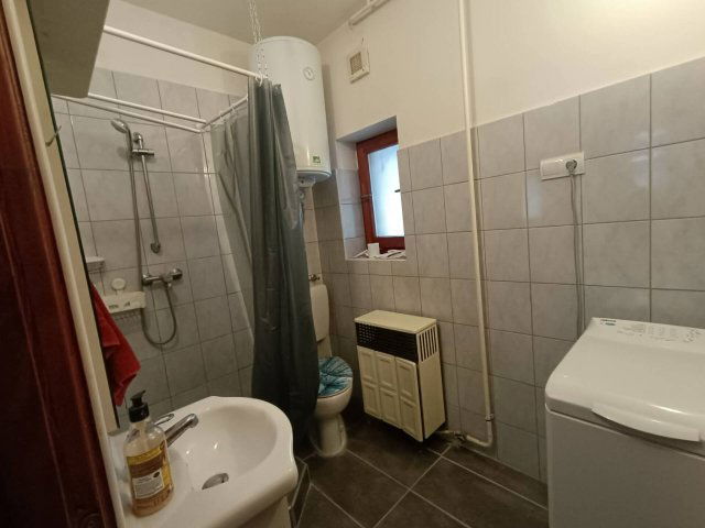 Kiadó téglalakás, albérlet, Pécsett 165 E Ft / hó, 1 szobás