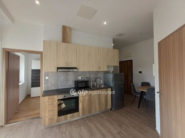 Eladó téglalakás, Szigetszentmiklóson 58.9 M Ft, 1+2 szobás