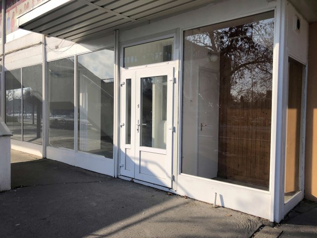 Eladó iroda, Ajkán, Szabadság téren 49.5 M Ft