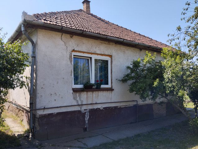 Eladó családi ház, Tiszadobon 6.7 M Ft, 2 szobás
