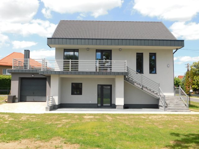 Eladó családi ház, Keszthelyen 139 M Ft, 6 szobás