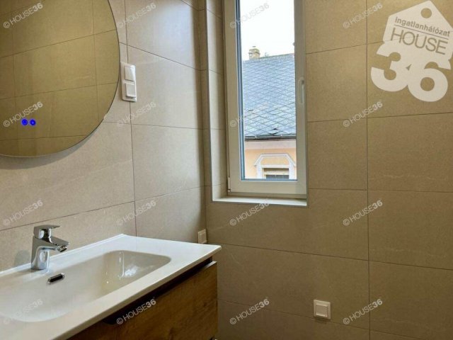 Eladó téglalakás, Kecskeméten 111.5 M Ft, 3 szobás