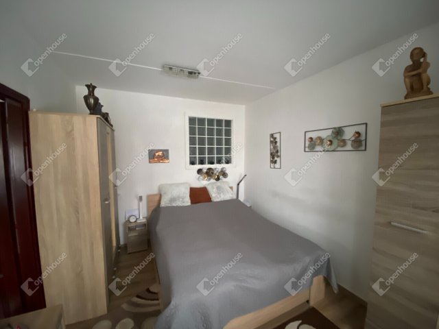 Eladó téglalakás, Mosonmagyaróváron 59.99 M Ft, 3 szobás