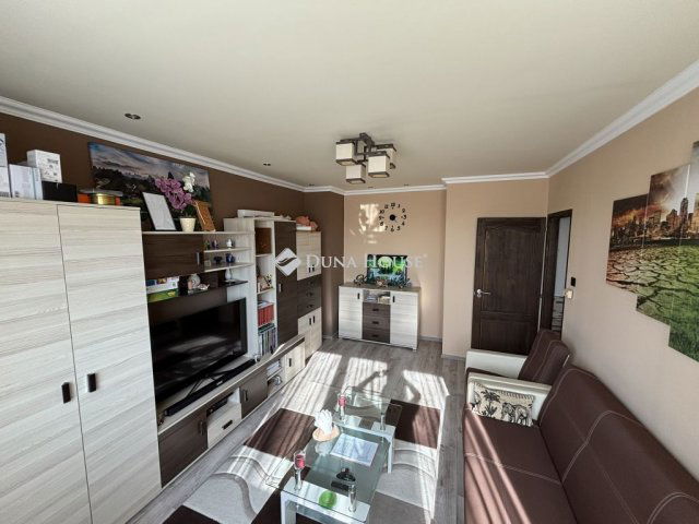 Eladó téglalakás, Tatán, Május 1. úton 49.99 M Ft, 2 szobás