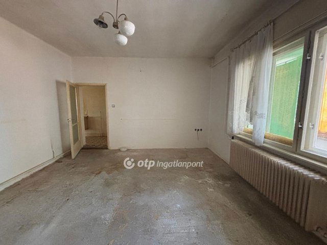 Eladó családi ház, Téten 35 M Ft, 3 szobás