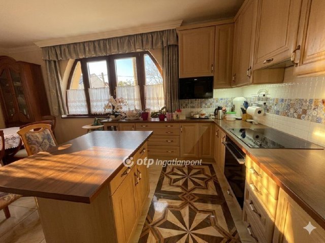 Eladó családi ház, Nyíregyházán 174.99 M Ft, 6 szobás