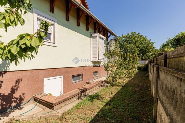 Eladó családi ház, Budapesten, XVI. kerületben 360 M Ft