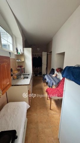 Eladó téglalakás, Pápán 19.9 M Ft, 2+1 szobás