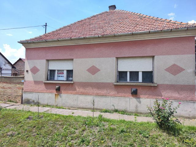Eladó családi ház, Tiszaszigeten 34.9 M Ft, 2 szobás