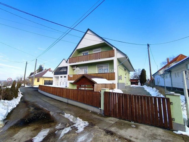 Eladó családi ház, Balatonlelleén 125 M Ft, 10 szobás