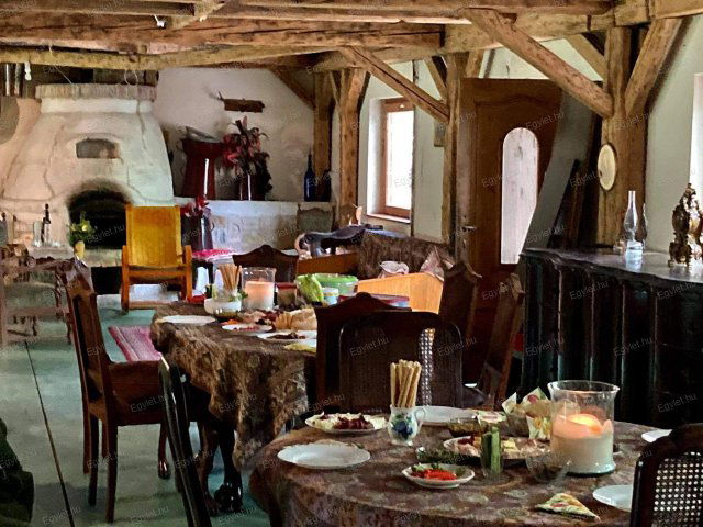 Eladó hotel, Kiskunlacházán 159 M Ft, 10 szobás