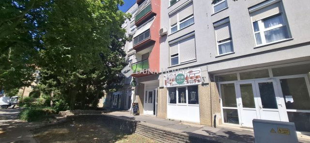 Kiadó panellakás, albérlet, Pécsett 240 E Ft / hó, 3 szobás