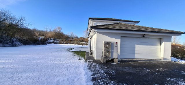 Eladó családi ház, Etyeken 249.9 M Ft, 6 szobás