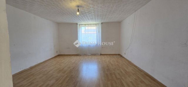 Eladó családi ház, Alapon 9.5 M Ft, 2 szobás