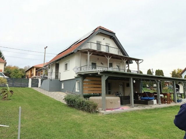 Eladó családi ház, Csatáron 98.5 M Ft, 2+3 szobás