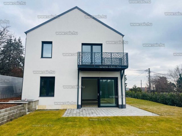 Eladó családi ház, Szentendrén 219.9 M Ft, 5 szobás