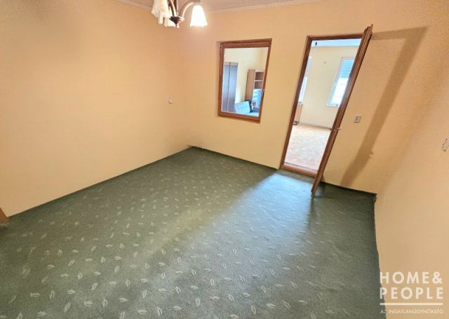 Eladó családi ház, Szegeden 69.99 M Ft, 3 szobás