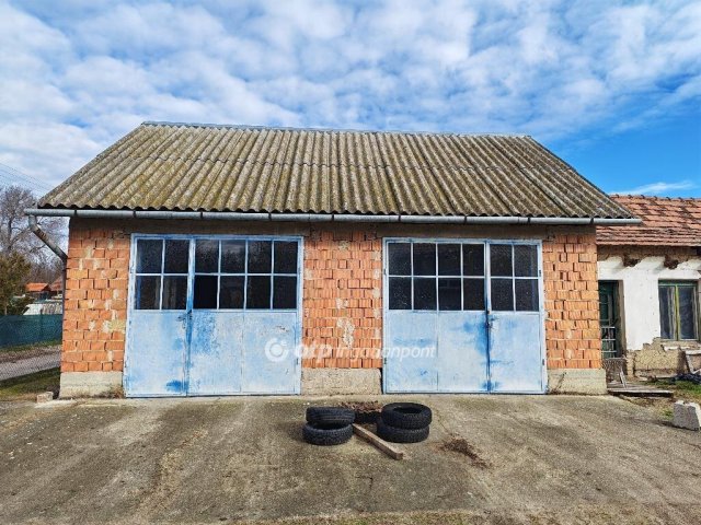 Eladó nyaraló, Csemőn 44.5 M Ft, 2+1 szobás