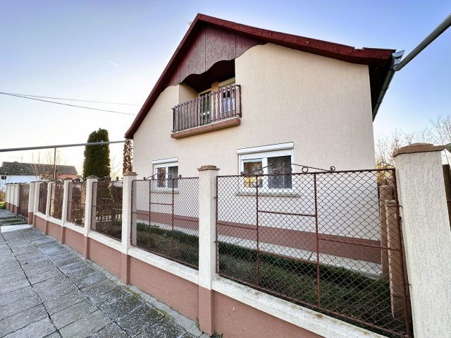 Eladó családi ház, Magyarbánhegyesen 27 M Ft, 4 szobás