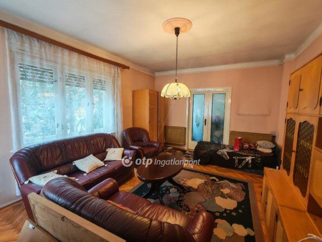 Eladó családi ház, Vácon 102 M Ft, 3 szobás