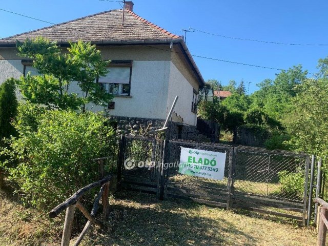 Eladó családi ház, Cereden 10.9 M Ft, 2 szobás