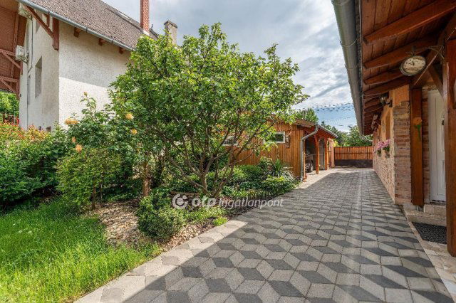 Eladó családi ház, Velencén 179.9 M Ft, 4 szobás