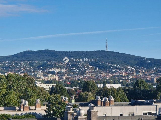 Eladó panellakás, Pécsett 57.5 M Ft, 3 szobás