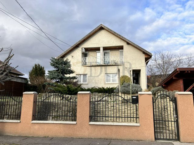 Eladó családi ház, Budapesten, XXI. kerületben 190 M Ft