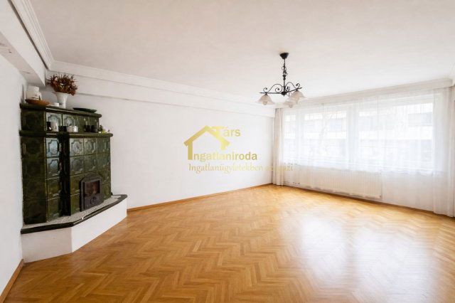 Eladó téglalakás, Győrött 109.9 M Ft, 3 szobás