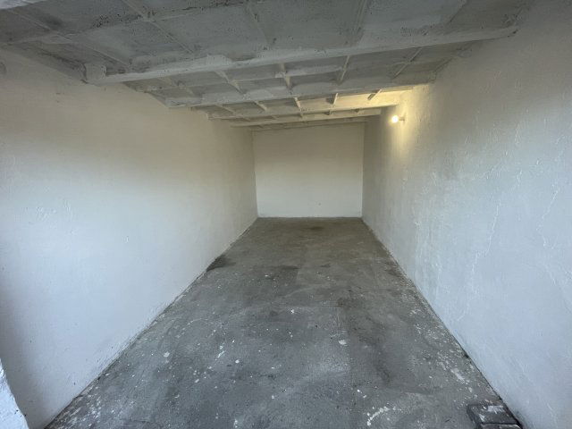 Kiadó garázs, Székesfehérvárott 33 E Ft / hó