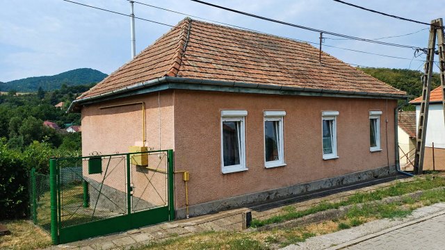 Eladó családi ház, Somoskőújfalun 12.99 M Ft, 2 szobás