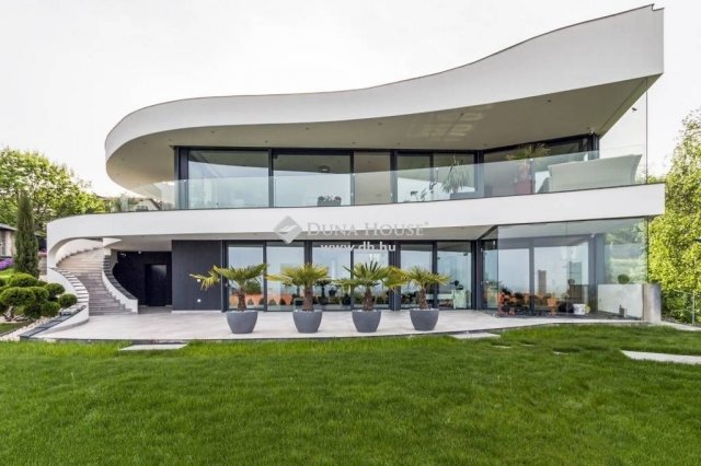 Eladó családi ház, Szentendrén 460 M Ft, 5 szobás