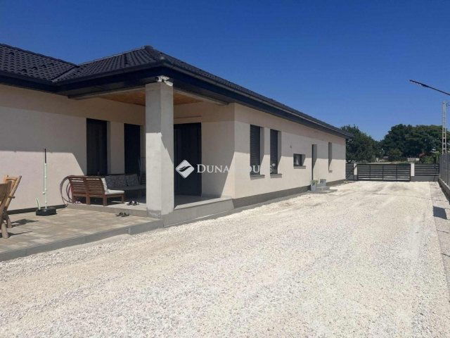 Eladó családi ház, Inárcson 129 M Ft, 5 szobás