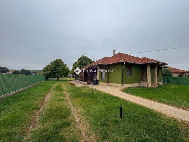 Eladó családi ház, Hernádon 104.9 M Ft, 3 szobás