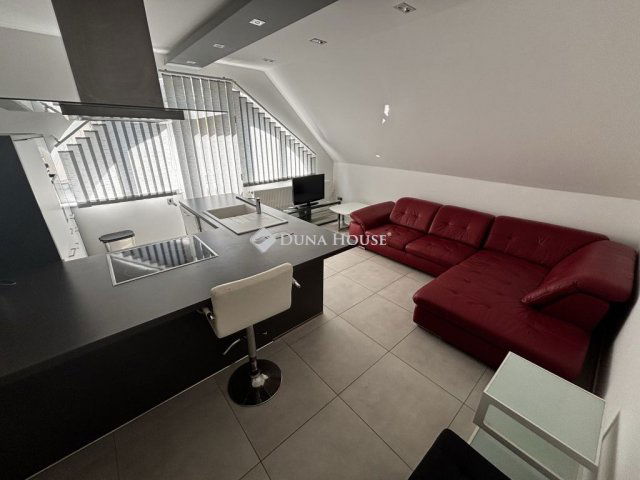 Kiadó téglalakás, albérlet, Debrecenben 260 E Ft / hó, 3 szobás
