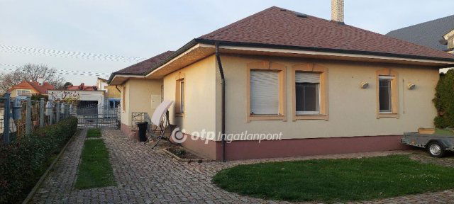 Eladó családi ház, Mosonmagyaróváron 120 M Ft, 3+1 szobás