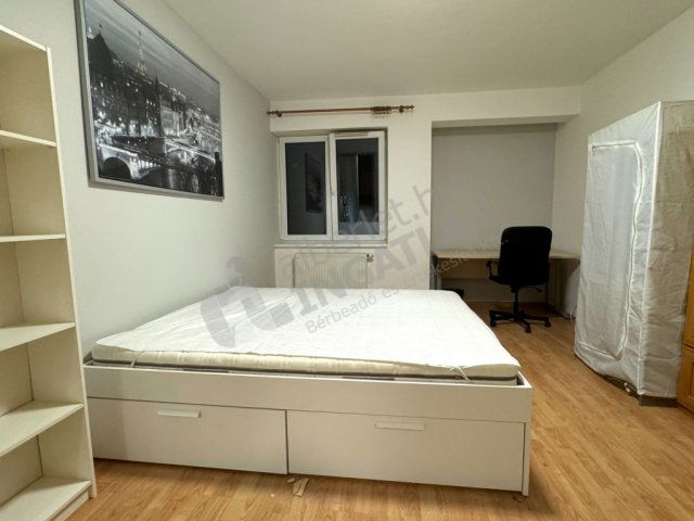Eladó téglalakás, Budapesten, VIII. kerületben, Baross utcában