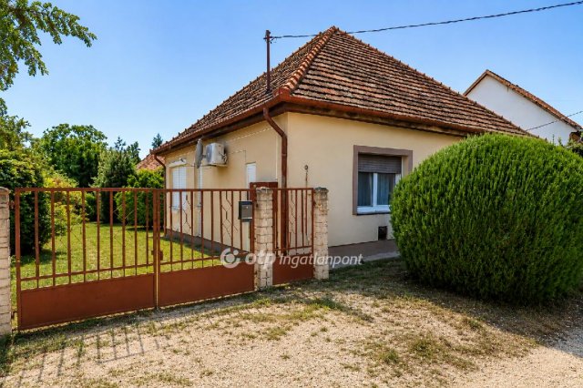 Eladó családi ház, Ráckevén 40 M Ft, 3 szobás