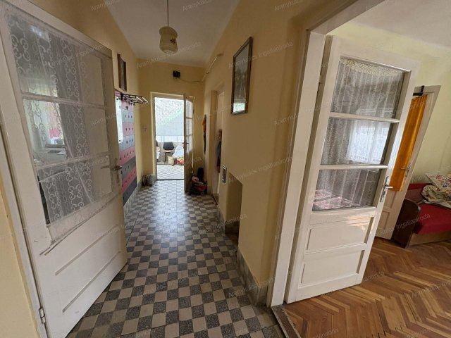 Eladó családi ház, Gyulán 37.99 M Ft, 2 szobás