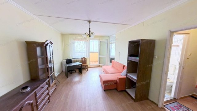 Eladó panellakás, Veszprémben, Egry József utcában 33 M Ft