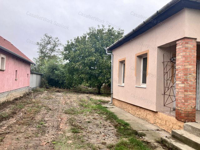 Eladó családi ház, Tiszaföldváron 16.5 M Ft, 3 szobás
