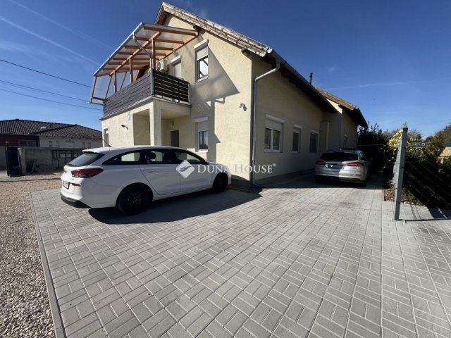 Eladó téglalakás, Szigetszentmiklóson 93.9 M Ft, 3+1 szobás