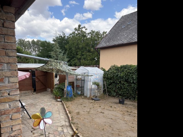 Eladó családi ház, Vecsésen 75.5 M Ft, 5 szobás