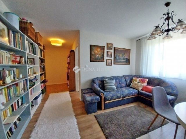 Eladó téglalakás, Szegeden 96 M Ft, 2+2 szobás