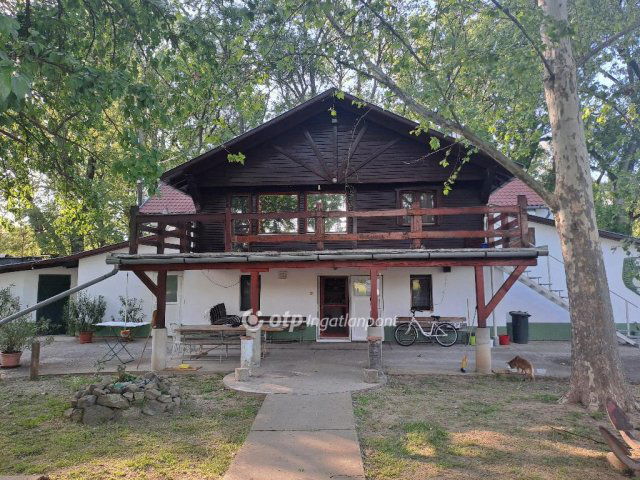 Eladó nyaraló, Makón 86 M Ft, 7 szobás / költözzbe.hu