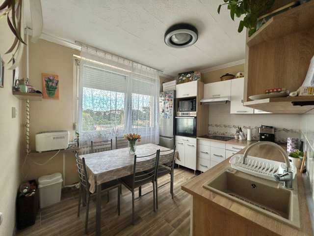 Eladó téglalakás, Nyíregyházán 49.99 M Ft, 2+2 szobás