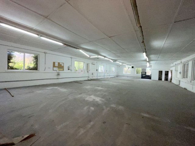 Eladó ipari ingatlan, Kocséren 80 M Ft / költözzbe.hu