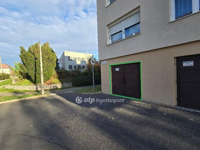 Eladó garázs, Pápán 11.9 M Ft / költözzbe.hu
