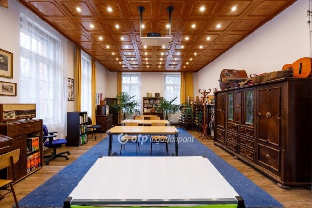 Eladó iroda, Balatonfűzfőn 830 M Ft / költözzbe.hu