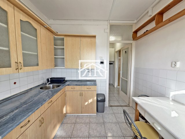 Kiadó panellakás, albérlet, Szegeden, Kereszttöltés utcában